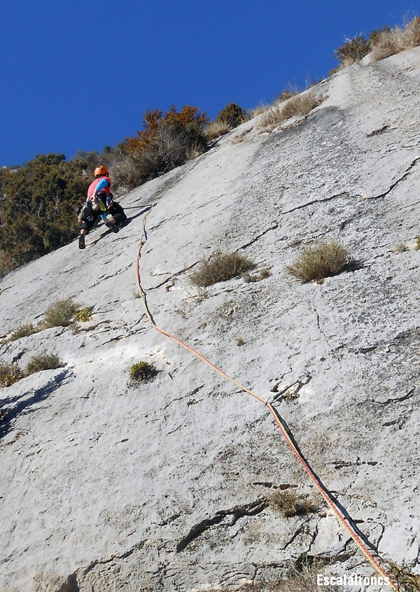 Cinquè llarg: 60 metres d'adherència (Foto: Cesc R.)